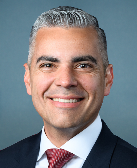 Juan Ciscomani 标准像