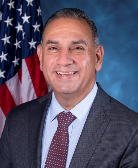 Gilbert Ray Cisneros, Jr. 标准像