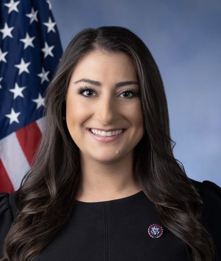 Sara Jacobs 标准像