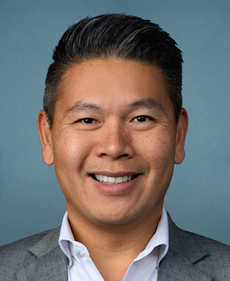 Derek Tran 标准像