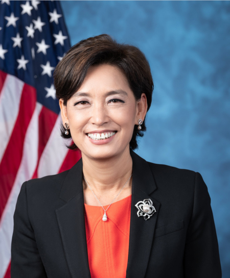 Young Kim 标准像