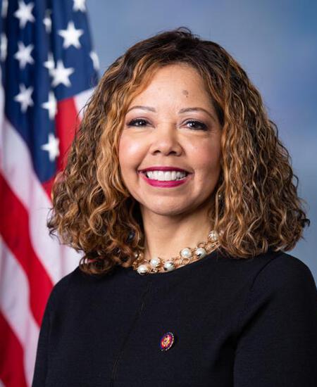 Lucy McBath 标准像