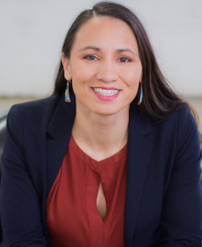 Sharice Davids 标准像