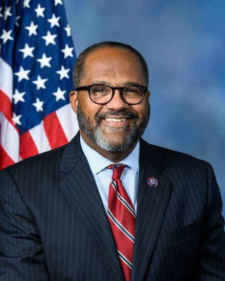 Troy A. Carter 标准像