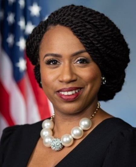 Ayanna Pressley 标准像