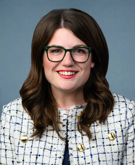 Sarah Elfreth 标准像