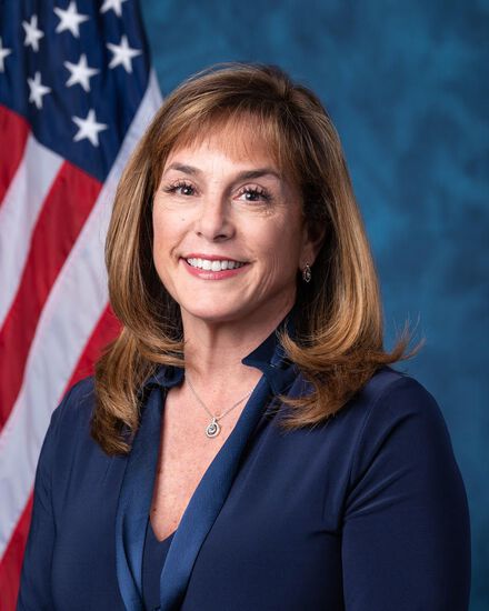 Lisa C. McClain 标准像