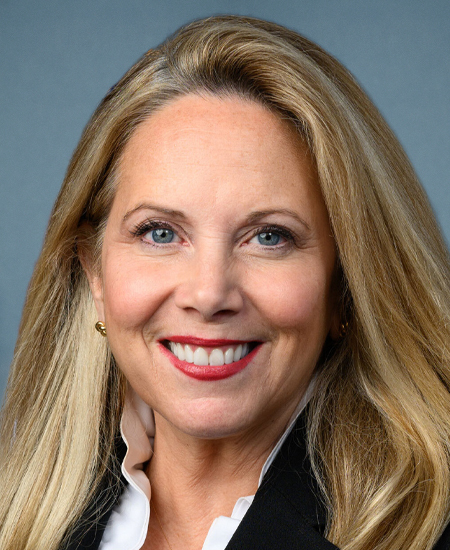 Laura Gillen 标准像