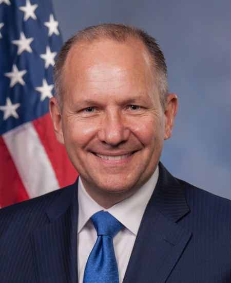 Lloyd Smucker 标准像