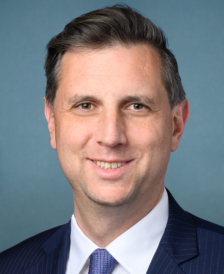 Seth Magaziner 标准像