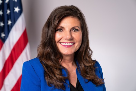 Diana Harshbarger 标准像