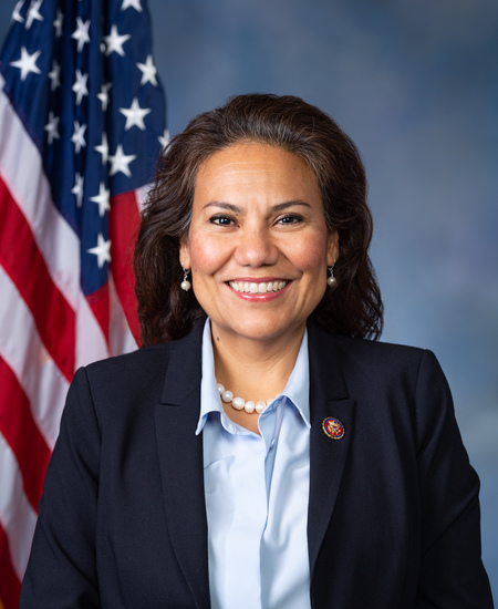Veronica Escobar 标准像