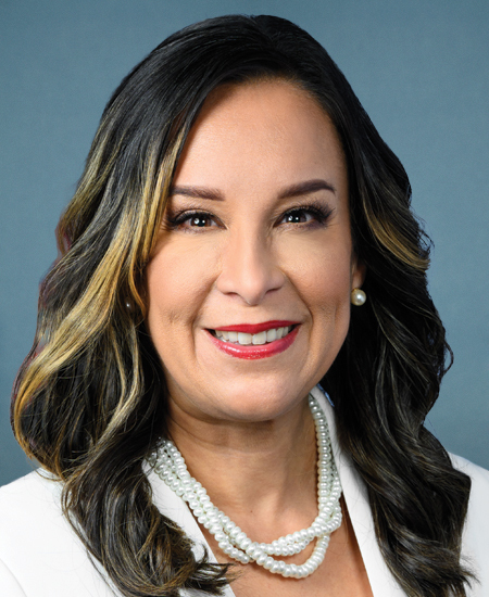 Monica De La Cruz 标准像