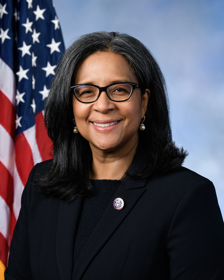 Marilyn Strickland 标准像